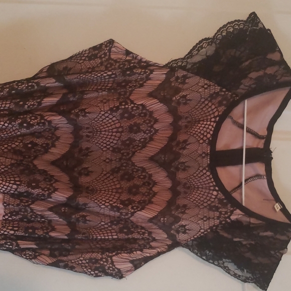 Lace Romper - Picture 3 of 4